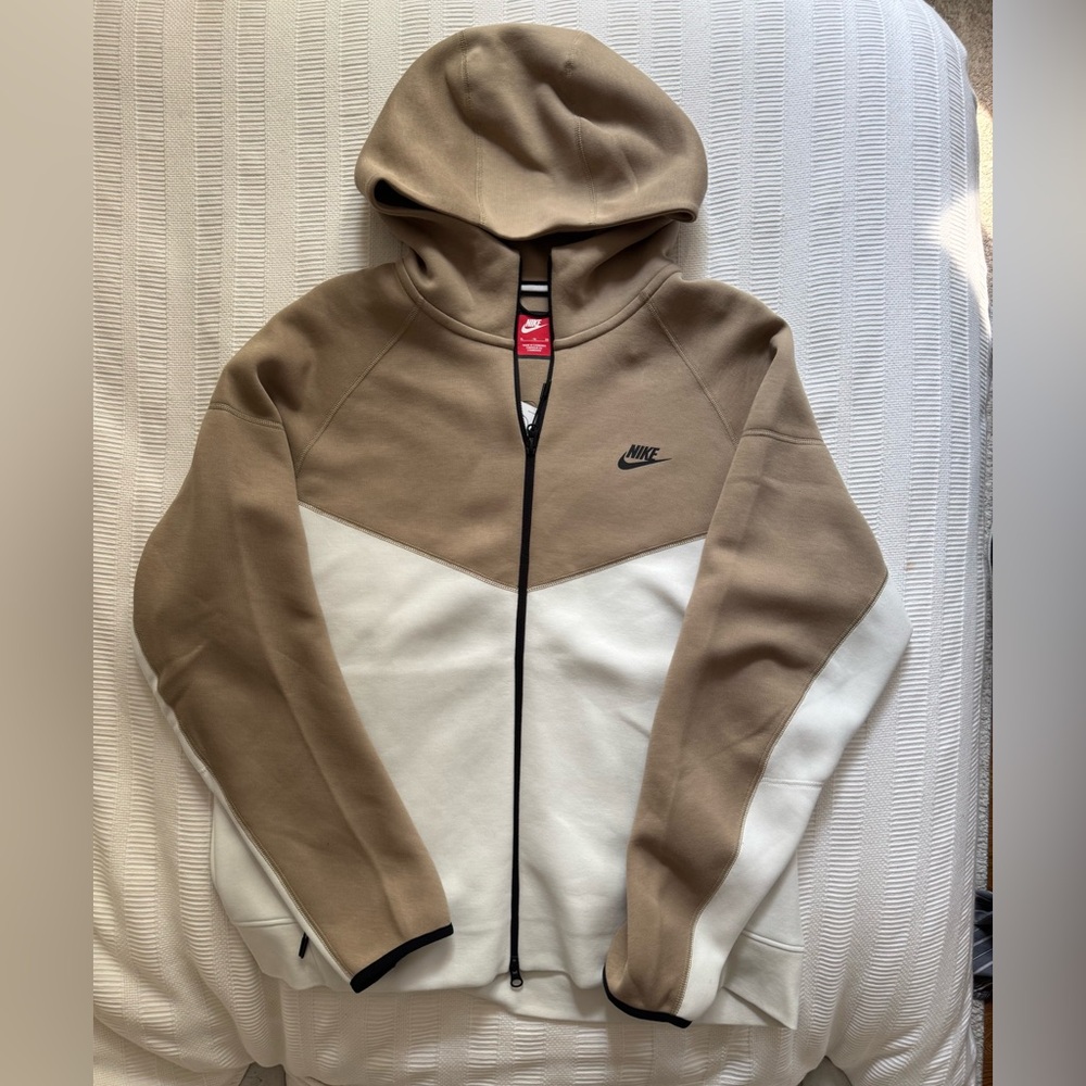Nike Men's XL Two-Tone Tan and White Hoodie Jacket